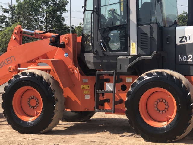 ขายรถตักล้อยาง HITACHI ZW100 (เท่าเทียบ WA100-6) ปี 2012 แขนยาวพิเศษ นำเข้าจากญี่ปุ่น สภาพสวยพร้อมใช