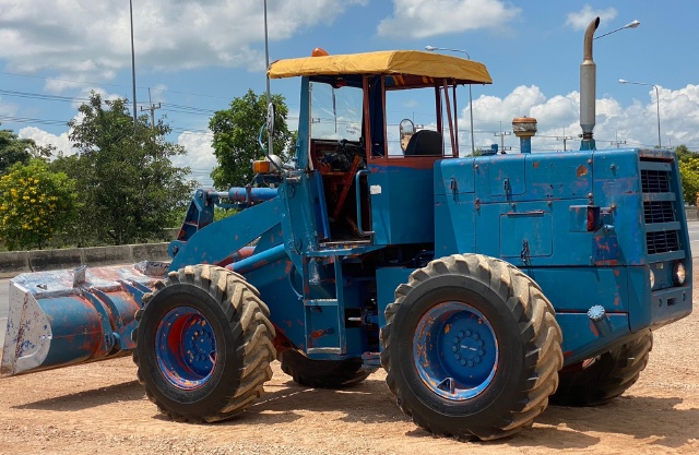 ขายรถตักล้อยาง KOMATSU 510 นำเข้าจากญี่ปุ่น สภาพสวยพร้อมใช้ มีVDOการทำงานครับ ขายรถตักล้อยาง KOMATSU 510 นำเข้าจากญี่ปุ่น สภาพสวยพร้อมใช้ มีVDOการทำงานครับ
