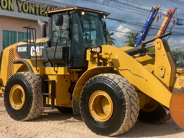 ขายรถตักล้อยาง CAT 950K ปี 2016 นำเข้าจากญี่ปุ่น สภาพสวยพร้อมใช้ มีVDOการทำงานครับ