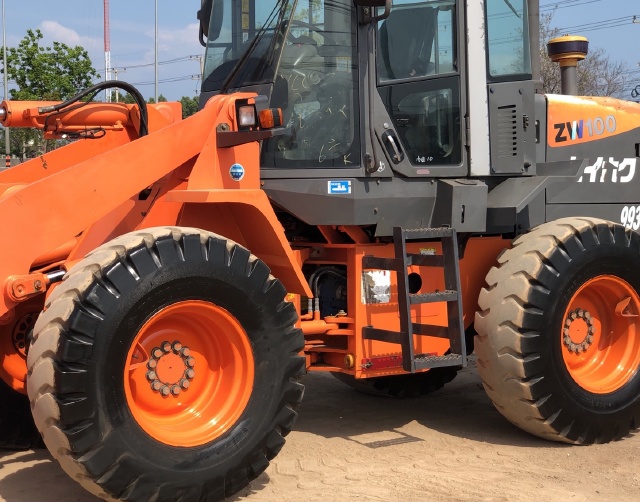 ขายรถตักล้อยาง HITACHI ZW100 (เท่าเทียบ WA100-6) ปี 2012 นำเข้าจากญี่ปุ่น สภาพสวยพร้อมใช้ มีVDOการทำ