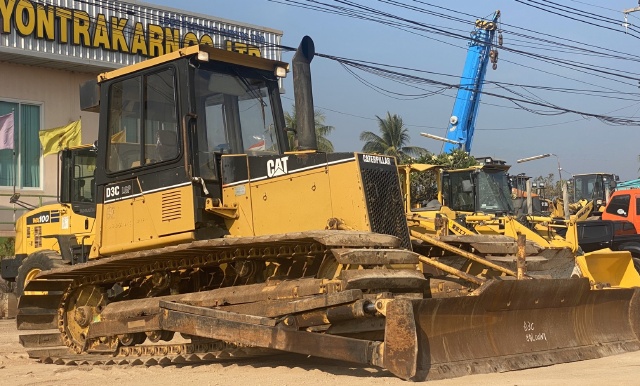 ขายรถดันดิน CAT D3C ปี 2002 นำเข้าจากญี่ปุ่น สภาพพร้อมใช้ มีVDOการทำงานครับ
