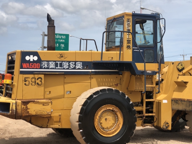 ขายรถตักล้อยาง KOMATSU WA500-1 นำเข้าจากญี่ปุ่น สภาพสวยพร้อมใช้