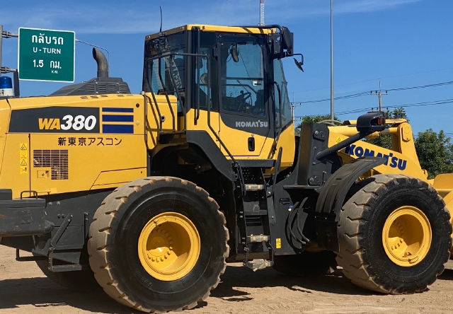 ขายรถตักล้อยาง KOMATSU WA380-8 ปี 2017 นำเข้าจากญี่ปุ่น สภาพสวยพร้อมใช้ มีVDOการทำงานครับ
