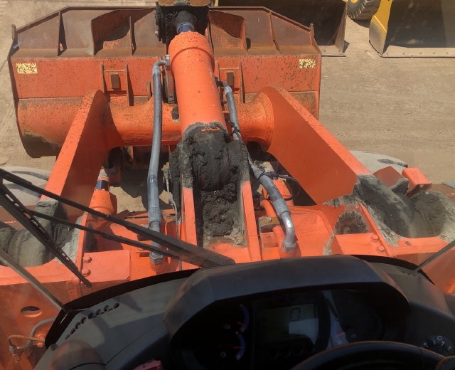 ขายรถตักล้อยาง HITACHI ZW250 (เทียบเท่า WA430-6) นำเข้าจากญี่ปุ่น สภาพสวยพร้อมใช้ มีVDOการทำงานครับ