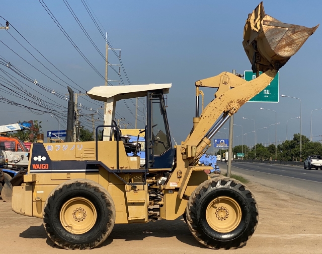 ขายรถตักล้อยาง KOMATSU WA150-1 นำเข้าจากญี่ปุ่น สภาพสวยพร้อมใช้ มีVDOการทำงานครับ ขายรถตักล้อยาง KOMATSU WA150-1 นำเข้าจากญี่ปุ่น สภาพสวยพร้อมใช้ มีVDOการทำงานครับ