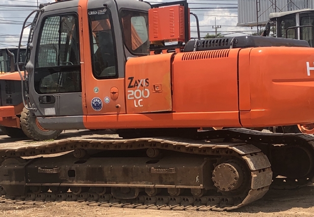 ขายรถขุด HITACHI ZX200LC แม่เหล็ก นำเข้าจากญี่ปุ่น สภาพสวยพร้อมใช้ มีVDOการทำงานครับ