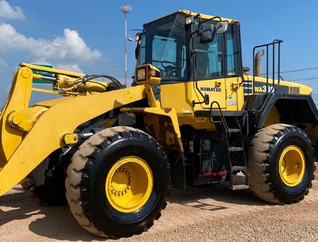 ขายรถตักล้อยาง KOMATSU WA380-6 ปี 2013 นำเข้าจากญี่ปุ่น พร้อมใช้ มีVDOการทำงานครับ