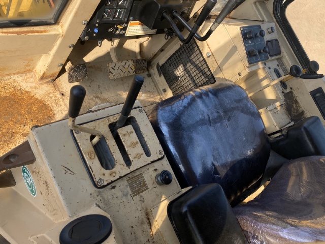 ขายรถดันดิน CAT D3C ปี 2002 นำเข้าจากญี่ปุ่น สภาพพร้อมใช้ มีVDOการทำงานครับ
