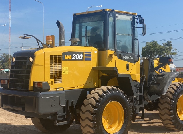 ขายรถตักล้อยาง KOMATSU WA200-7 ปี 2014 นำเข้าจากญี่ปุ่น สภาพสวยพร้อมใช้ มีVDOการทำงานครับ