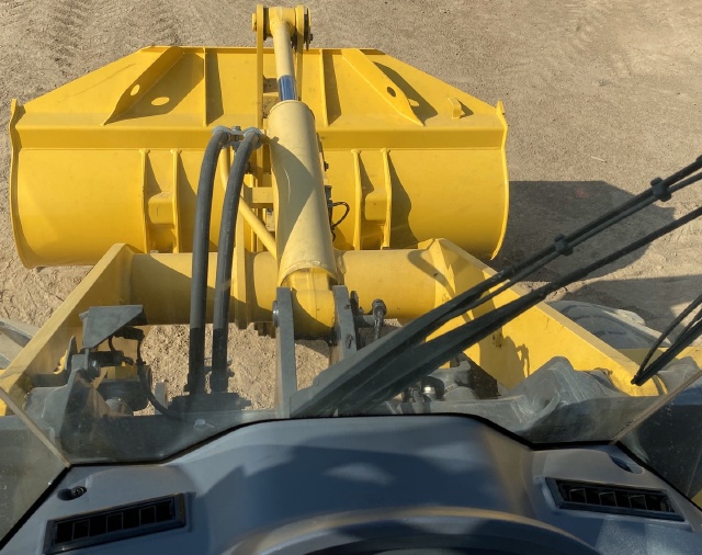 ขายรถตักล้อยาง KOMATSU WA100-7 ปี 2016 นำเข้าเองจากญี่ปุ่น สภาพสวยพร้อมใช้ มีVDOการทำงานครับ