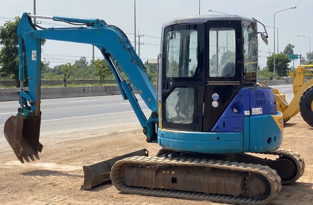ขายรถขุด KOMATSU PC40MR-1 นำเข้าจากญี่ปุ่น สภาพสวยพร้อมใช้ มีVDOการทำงานครับ ขายรถขุด KOMATSU PC40MR-1 นำเข้าจากญี่ปุ่น สภาพสวยพร้อมใช้ มีVDOการทำงานครับ