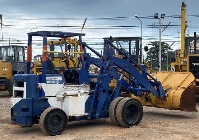 ขายรถตักล้อยาง KOMATSU SD25-3 นำเข้าจากญี่ปุ่น สภาพสวยพร้อมใช้ มีVDOการทำงานครับ ขายรถตักล้อยาง KOMATSU SD25-3 นำเข้าจากญี่ปุ่น สภาพสวยพร้อมใช้ มีVDOการทำงานครับ