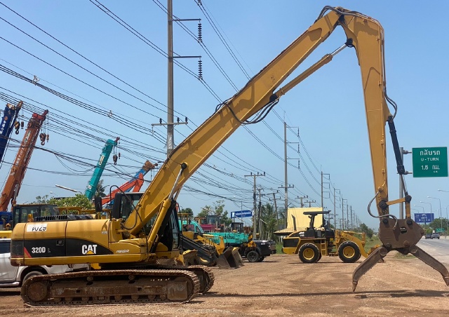 ขายรถขุด CAT 320D ปี 2010 หัวคีบไม้ นำเข้าจากญี่ปุ่น พร้อมใช้ มีVDOการทำงานครับ