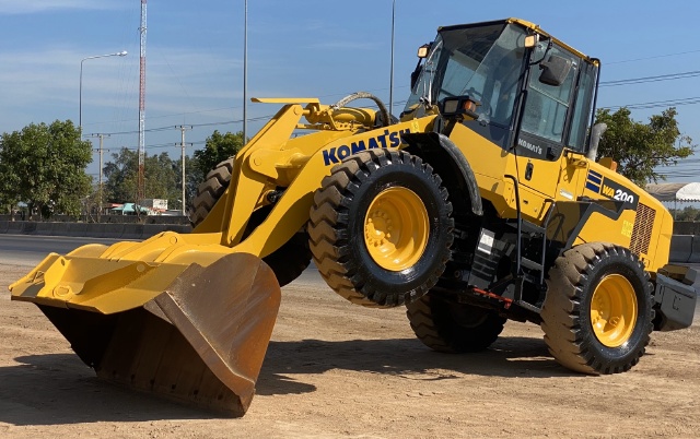 ขายรถตักล้อยาง KOMATSU WA200-7 ปี 2014 นำเข้าจากญี่ปุ่น สภาพสวยพร้อมใช้ มีVDOการทำงานครับ