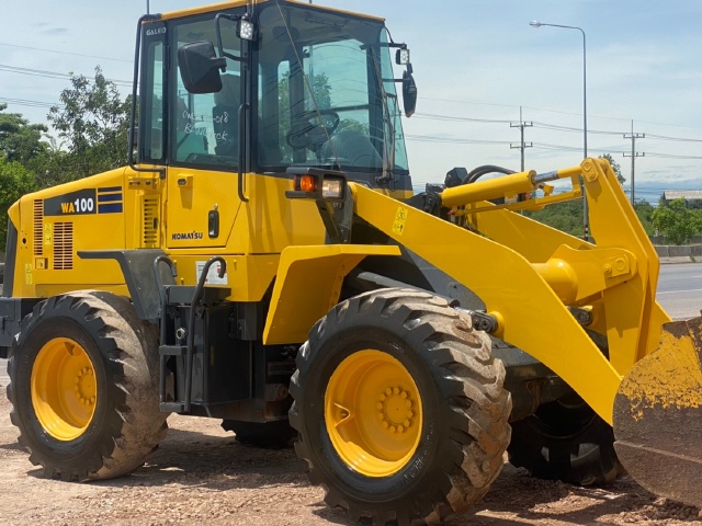 ขายรถตักล้อยาง KOMATSU WA100-5 นำเข้าจากญี่ปุ่น สภาพสวยพร้อมใช้ มีVDOการทำงานครับ