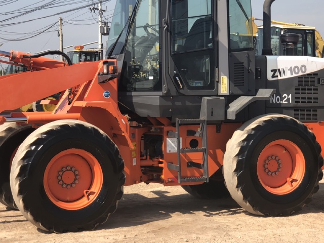 ขายรถตักล้อยาง HITACHI ZW100 (เท่าเทียบ WA100-6) ปี 2012 แขนยาวพิเศษ นำเข้าจากญี่ปุ่น สภาพสวยพร้อมใช