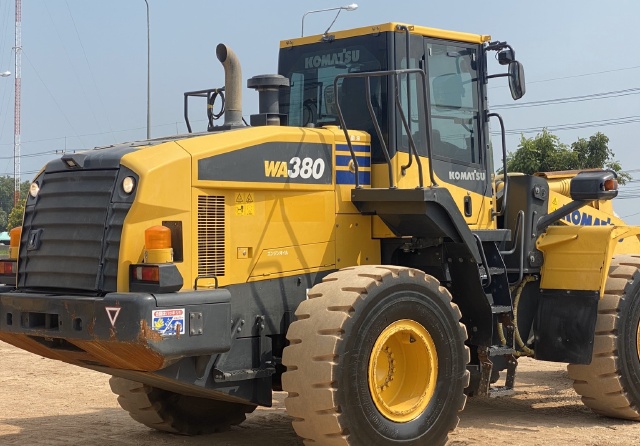 ขายรถตักล้อยาง KOMATSU WA380-7 ปี 2015 นำเข้าจากญี่ปุ่น สภาพสวยพร้อมใช้มีVDOการทำงานครับ
