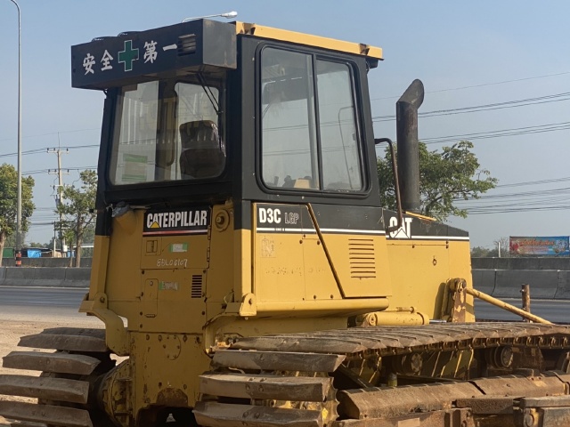 ขายรถดันดิน CAT D3C ปี 2002 นำเข้าจากญี่ปุ่น สภาพพร้อมใช้ มีVDOการทำงานครับ