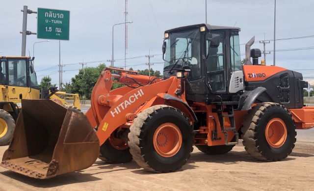 ขายรถตักล้อยาง HITACHI ZW180-5B (เทียบเท่า WA320-7) ปี 2015 นำเข้าจากญี่ปุ่น สภาพสวยพร้อมใช้ มีVDOกา