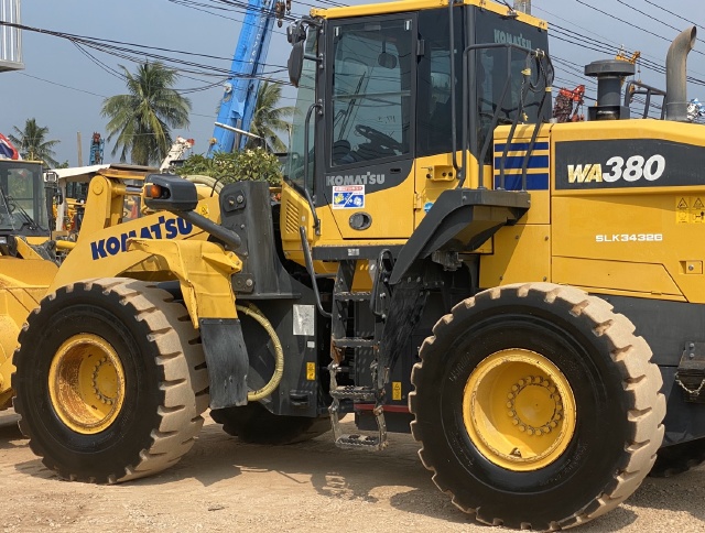 ขายรถตักล้อยาง KOMATSU WA380-7 ปี 2015 นำเข้าจากญี่ปุ่น สภาพสวยพร้อมใช้มีVDOการทำงานครับ