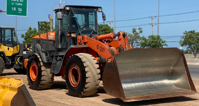 ขายรถตักล้อยาง HITACHI ZW220 นำเข้าจากญี่ปุ่น พร้อมใช้ มีVDOการทำงานครับ