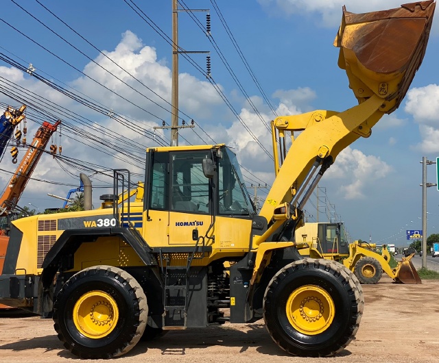 ขายรถตักล้อยาง KOMATSU WA380-6 ปี 2013 นำเข้าจากญี่ปุ่น พร้อมใช้ มีVDOการทำงานครับ ขายรถตักล้อยาง KOMATSU WA380-6 ปี 2013 นำเข้าจากญี่ปุ่น พร้อมใช้ มีVDOการทำงานครับ