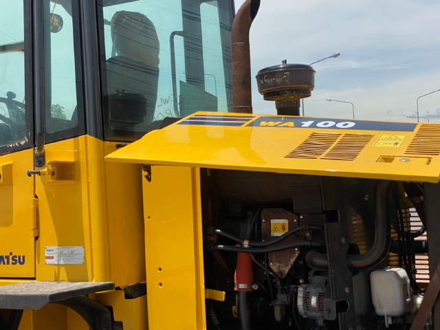 ขายรถตักล้อยาง KOMATSU WA100-5 นำเข้าจากญี่ปุ่น สภาพสวยพร้อมใช้ มีVDOการทำงานครับ