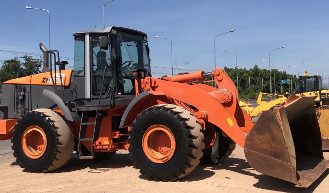 ขายรถตักล้อยาง HITACHI ZW220 นำเข้าจากญี่ปุ่น สภาพสวยพร้อมใช้ มีVDOการทำงานครับ ขายรถตักล้อยาง HITACHI ZW220 นำเข้าจากญี่ปุ่น สภาพสวยพร้อมใช้ มีVDOการทำงานครับ