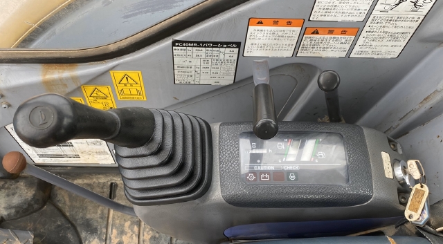 ขายรถขุด KOMATSU PC40MR-1 นำเข้าจากญี่ปุ่น สภาพสวยพร้อมใช้ มีVDOการทำงานครับ