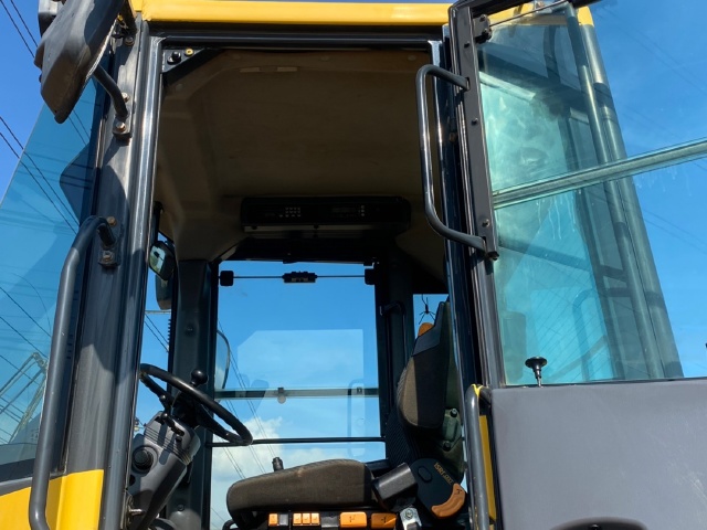 ขายรถตักล้อยาง KOMATSU WA380-6 ปี 2013 นำเข้าจากญี่ปุ่น พร้อมใช้ มีVDOการทำงานครับ