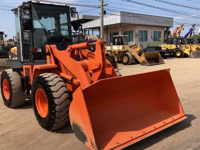 ขายรถตักล้อยาง HITACHI ZW100 (เท่าเทียบ WA100-6) ปี 2012 นำเข้าจากญี่ปุ่น สภาพสวยพร้อมใช้ มีVDOการทำ