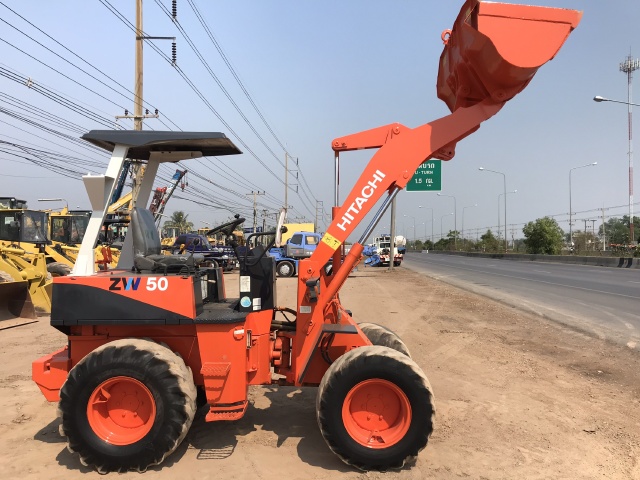 ขายรถตักล้อยาง HITACHI LX30 (เทียบเท่า WA50) นำเข้าจากญี่ปุ่น สภาพสวยพร้อมใช้ มีVDOการทำงานครับ