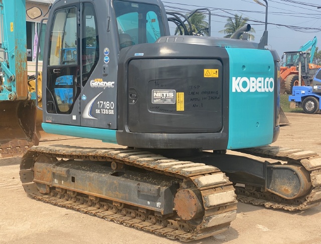 ขายรถขุด KOBELCO SK135SR-2 YY06 ปี 2011 นำเข้าจากญี่ปุ่น สภาพสวยพร้อมใช้ มีVDOการทำงานครับ
