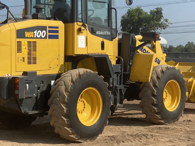 ขายรถตักล้อยาง KOMATSU WA100-7 ปี 2016 นำเข้าเองจากญี่ปุ่น สภาพสวยพร้อมใช้ มีVDOการทำงานครับ