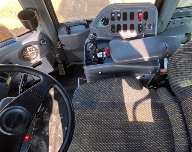 ขายรถตักล้อยาง KOMATSU WA380-6 ปี 2013 นำเข้าจากญี่ปุ่น พร้อมใช้ มีVDOการทำงานครับ