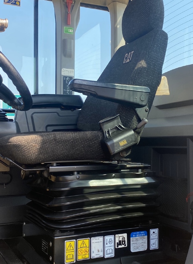 ขายรถตักล้อยาง CAT 930K (เทียบเท่า WA270-7) ปี 2014 นำเข้าจากญี่ปุ่น สภาพพร้อมใช้ มีVDOการทำงานครับ ขายรถตักล้อยาง CAT 930K (เทียบเท่า WA270-7) ปี 2014 นำเข้าจากญี่ปุ่น สภาพพร้อมใช้ มีVDOการทำงานครับ