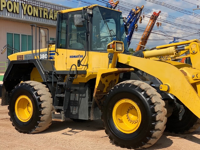 ขายรถตักล้อยาง KOMATSU WA380-6 ปี 2013 นำเข้าจากญี่ปุ่น พร้อมใช้ มีVDOการทำงานครับ
