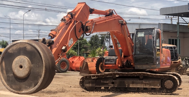 ขายรถขุด HITACHI ZX200LC แม่เหล็ก นำเข้าจากญี่ปุ่น สภาพสวยพร้อมใช้ มีVDOการทำงานครับ