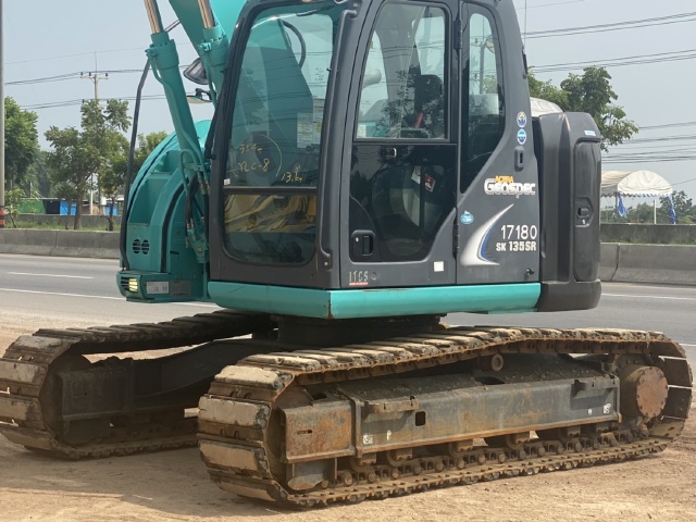 ขายรถขุด KOBELCO SK135SR-2 YY06 ปี 2011 นำเข้าจากญี่ปุ่น สภาพสวยพร้อมใช้ มีVDOการทำงานครับ