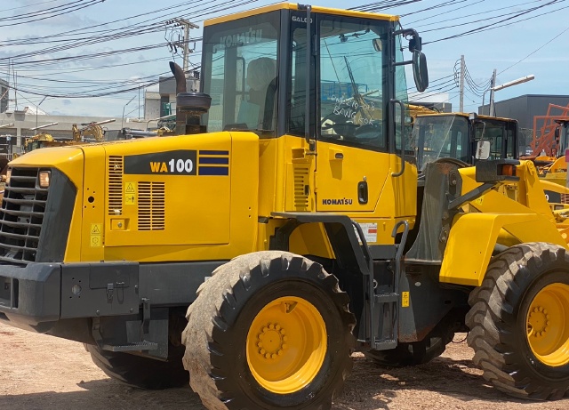 ขายรถตักล้อยาง KOMATSU WA100-5 นำเข้าจากญี่ปุ่น สภาพสวยพร้อมใช้ มีVDOการทำงานครับ