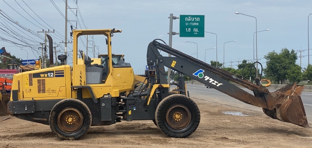 ขายรถตักล้อยาง KOMATSU WR12-6 (เทียบเท่า WA100-6) ปี 2014 นำเข้าจากญี่ปุ่น สภาพสวยพร้อมใช้ มีVDOการท ขายรถตักล้อยาง KOMATSU WR12-6 (เทียบเท่า WA100-6) ปี 2014 นำเข้าจากญี่ปุ่น สภาพสวยพร้อมใช้ มีVDOการท
