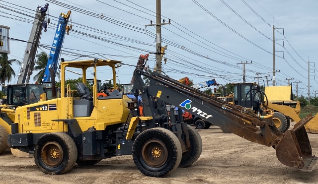 ขายรถตักล้อยาง KOMATSU WR12-6 (เทียบเท่า WA100-6) ปี 2014 นำเข้าจากญี่ปุ่น สภาพสวยพร้อมใช้ มีVDOการท ขายรถตักล้อยาง KOMATSU WR12-6 (เทียบเท่า WA100-6) ปี 2014 นำเข้าจากญี่ปุ่น สภาพสวยพร้อมใช้ มีVDOการท