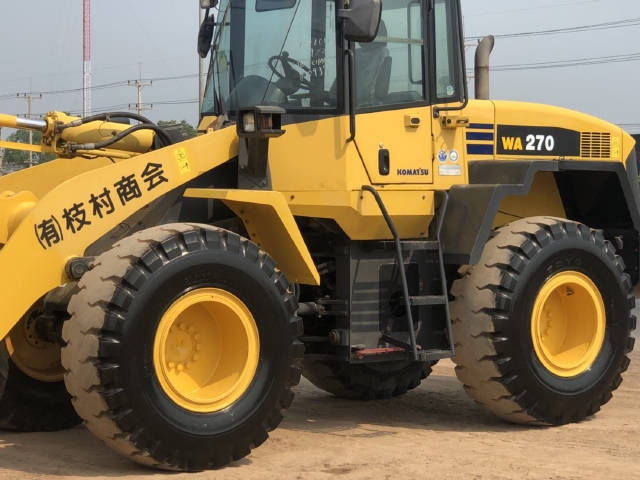 ขายรถตักล้อยาง KOMATSU WA270-5 นำเข้าจากญี่ปุ่น สภาพสวยพร้อมใช้ มีVDOการทำงานครับ