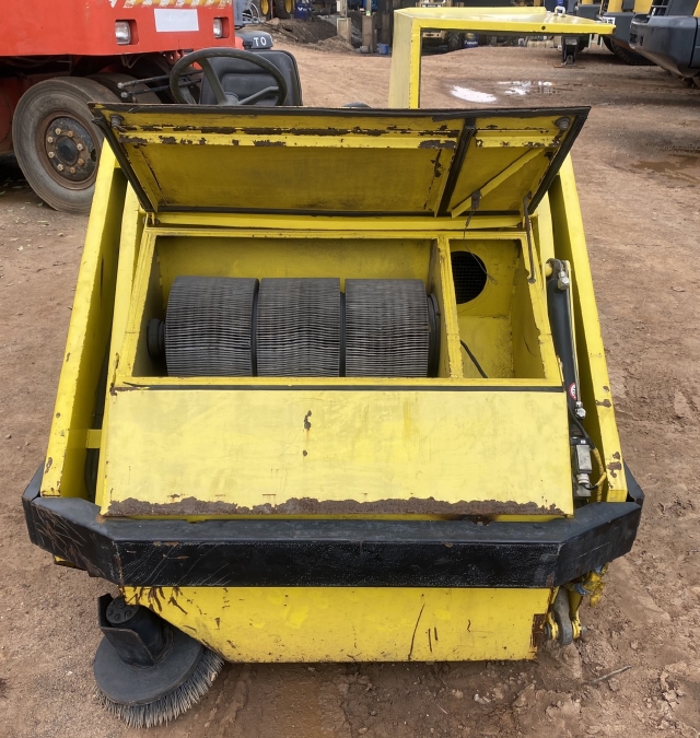 ขายรถกวาดขยะ KARCHER KMR1700D นำเข้าเองจากญี่ปุ่น สภาพสวยพร้อมใช้