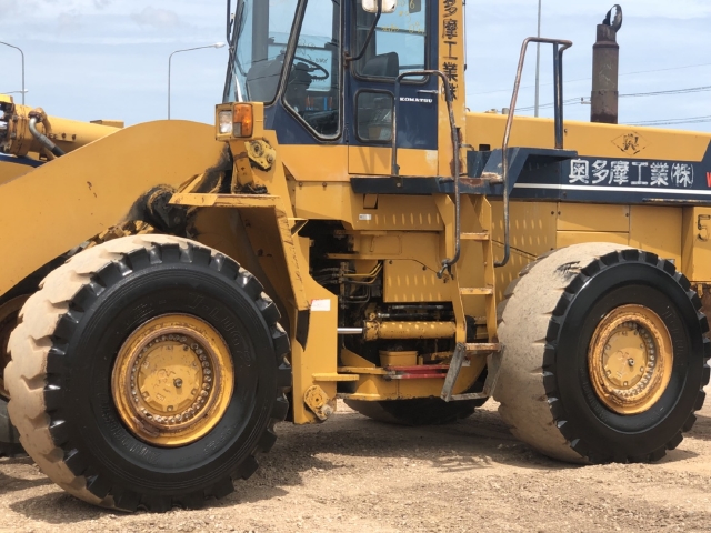 ขายรถตักล้อยาง KOMATSU WA500-1 นำเข้าจากญี่ปุ่น สภาพสวยพร้อมใช้