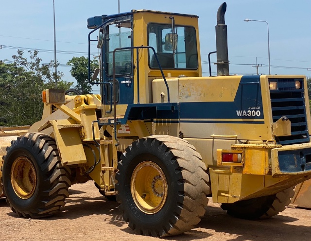 ขายรถตักล้อยาง KOMATSU WA300-1 นำเข้าจากญี่ปุ่น พร้อมใช้ มีVDOการทำงานครับ
