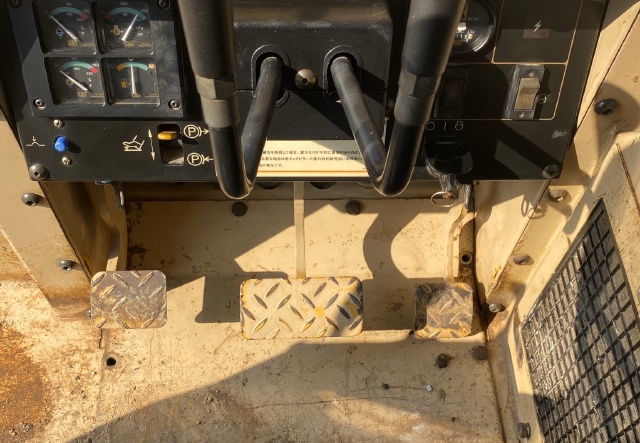 ขายรถดันดิน CAT D3C ปี 2002 นำเข้าจากญี่ปุ่น สภาพพร้อมใช้ มีVDOการทำงานครับ