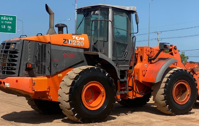 ขายรถตักล้อยาง HITACHI ZW220 นำเข้าจากญี่ปุ่น พร้อมใช้ มีVDOการทำงานครับ
