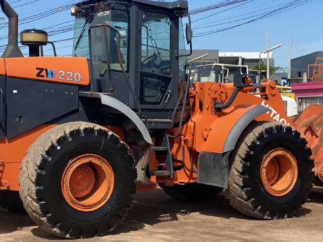 ขายรถตักล้อยาง HITACHI ZW220 นำเข้าจากญี่ปุ่น สภาพสวยพร้อมใช้
