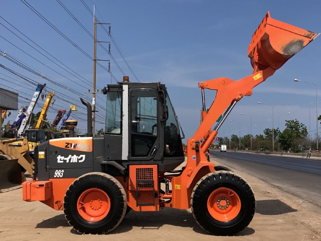 ขายรถตักล้อยาง HITACHI ZW100 (เท่าเทียบ WA100-6) ปี 2012 นำเข้าจากญี่ปุ่น สภาพสวยพร้อมใช้ มีVDOการทำ